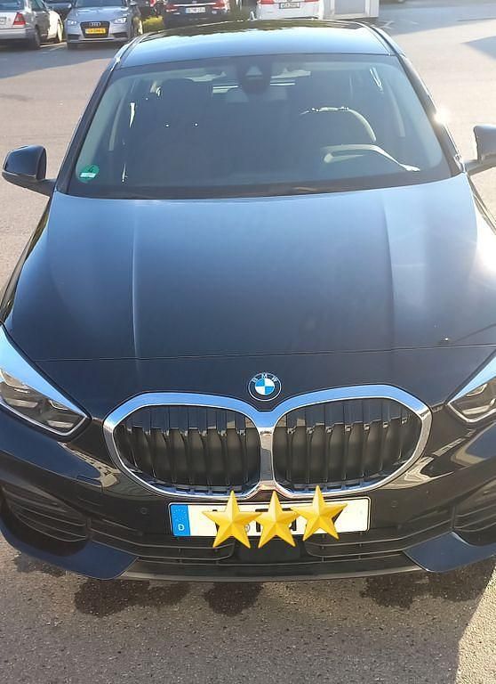 Schwarz Gebraucht 2021 BMW 116 Advantage Kleinwagen | 18.600 € (Guter Preis) - Bild 1/4