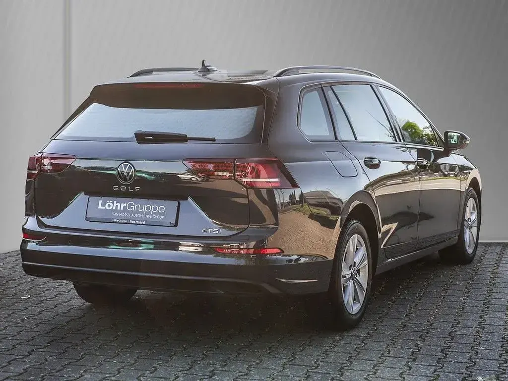 Gebraucht VW Golf VIII Life 116 PS (85 kW) 2024 Grau Kombi