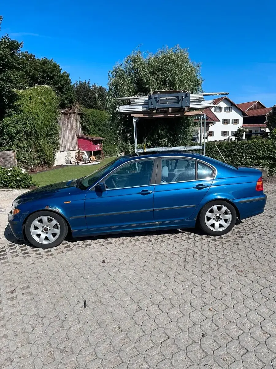 Gebraucht BMW 320 170 PS (125 kW) 2004 Blau Limousine