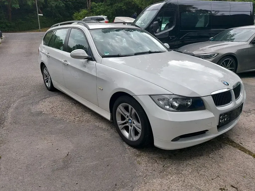 Gebraucht BMW 325 218 PS (160 kW) 2008 Weiß Limousine