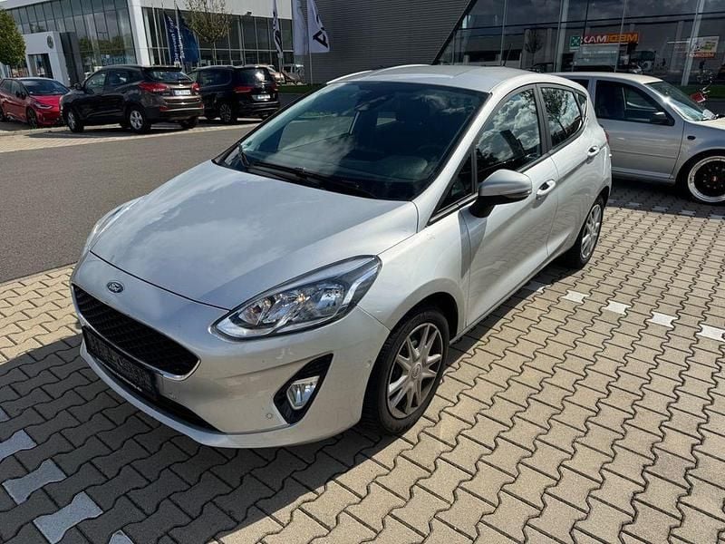 Silber Gebraucht 2019 Ford Fiesta Cool & Connect Limousine | 5.950 € - Bild 1/4