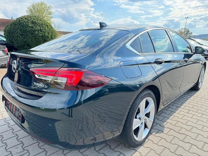 Używany Opel Insignia Dynamic 170 KM (125 kW) 2016 Zielony Sedan/Limuzyna