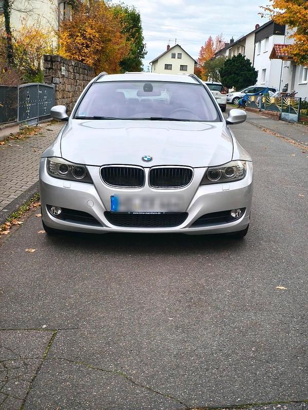 Silber Gebraucht 2012 BMW 318 Kombi | 6.500 € (Superpreis) - Bild 1/4