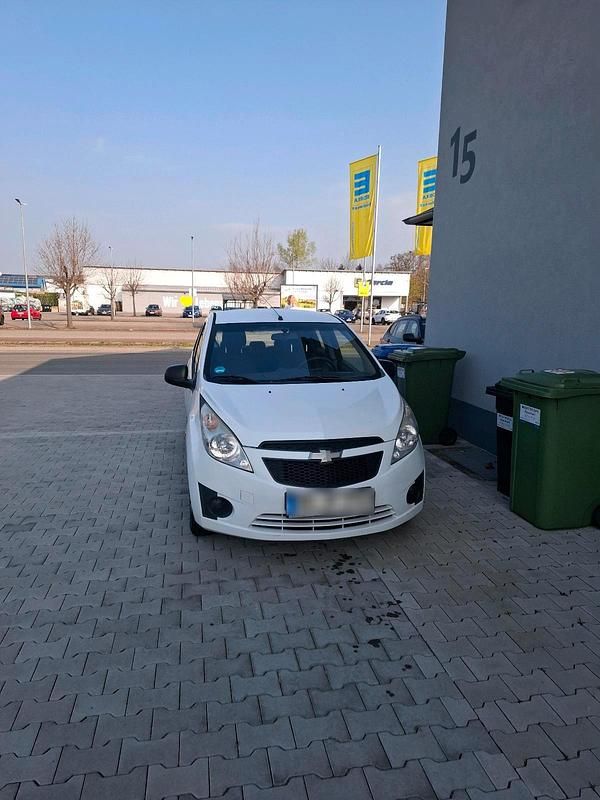 Gebraucht Chevrolet Spark 67 PS (49 kW) 2010 Weiß Kleinwagen