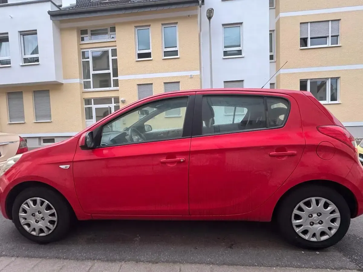 Gebraucht Hyundai i20 Edition 77 PS (56 kW) 2010 Rot Kleinwagen