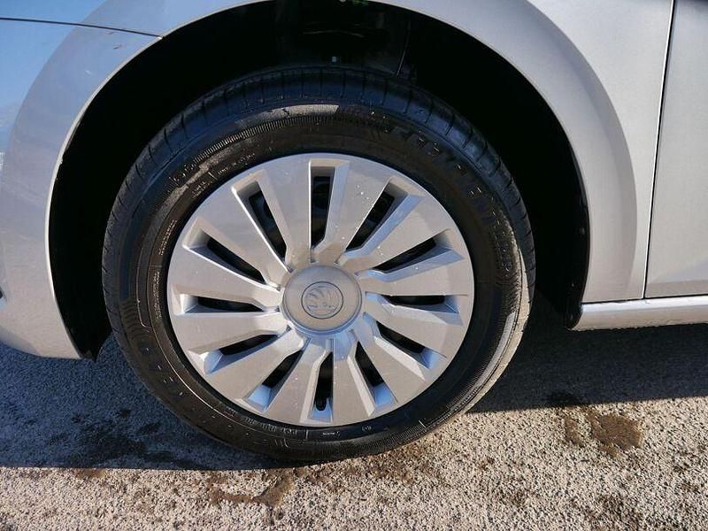 Neu Skoda Scala 2026 Silber Kleinwagen