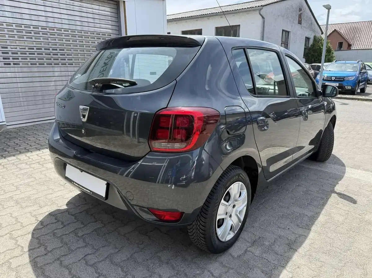 Gebraucht Dacia Sandero Lauréate 73 PS (53 kW) 2018 Grau "comete" Kleinwagen