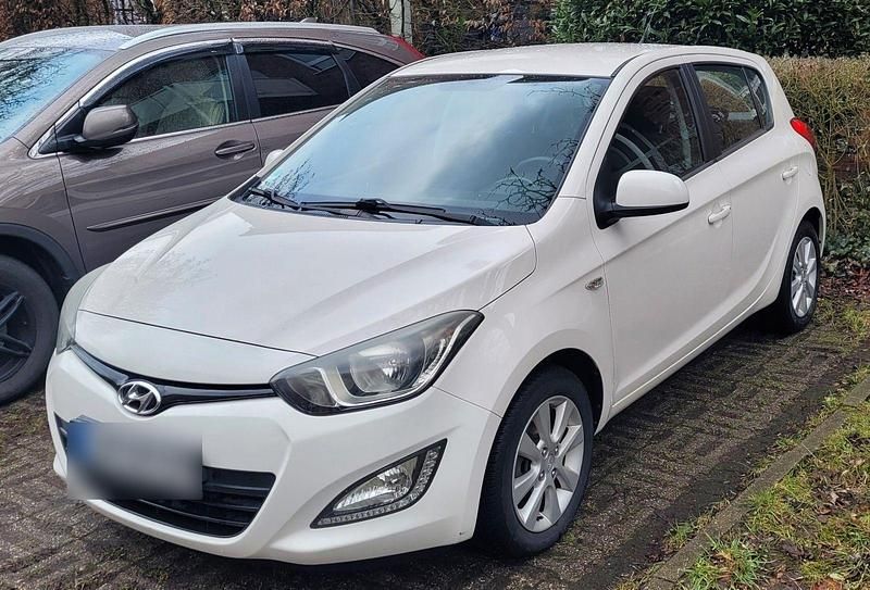 Gebraucht Hyundai i20 Trend 86 PS (63 kW) 2013 Weiß Kleinwagen