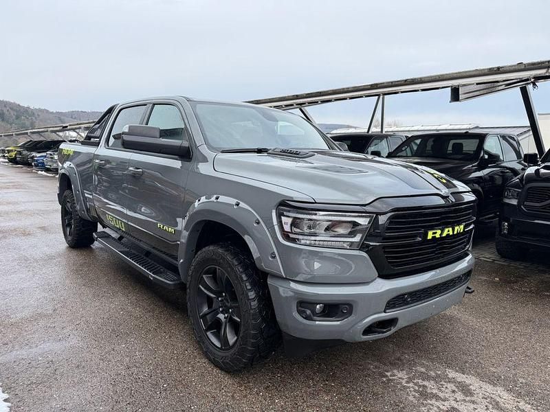 Używany Dodge Ram 401 KM (294 kW) 2023 Szary Pickup
