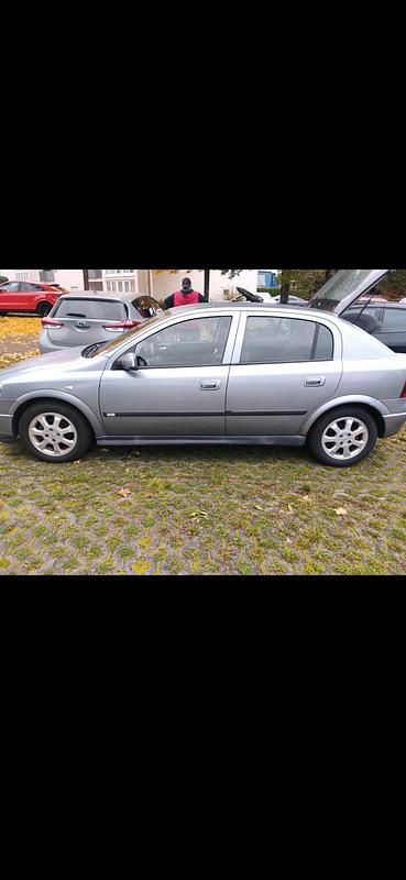 Grau Gebraucht 2004 Opel Astra Limousine | 650 € (Superpreis) - Bild 1/4