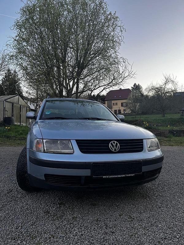 Gebraucht VW Passat 125 PS (91 kW) 1999 Blau Kombi