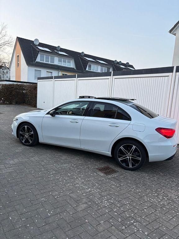 Gebraucht Mercedes A200 163 PS (119 kW) 2022 Weiß Limousine
