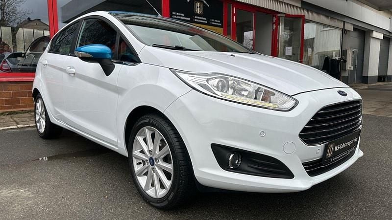 Gebraucht Ford Fiesta Titanium 125 PS (91 kW) 2016 Weiß Kleinwagen