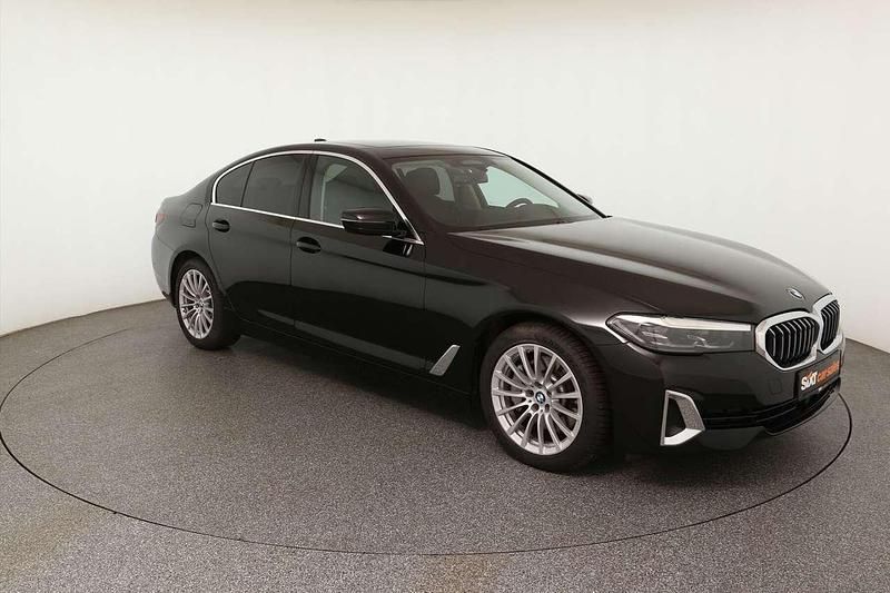 Schwarz Gebraucht 2023 BMW 530 Luxury Line Limousine | 33.950 € (Guter Preis) - Bild 1/4