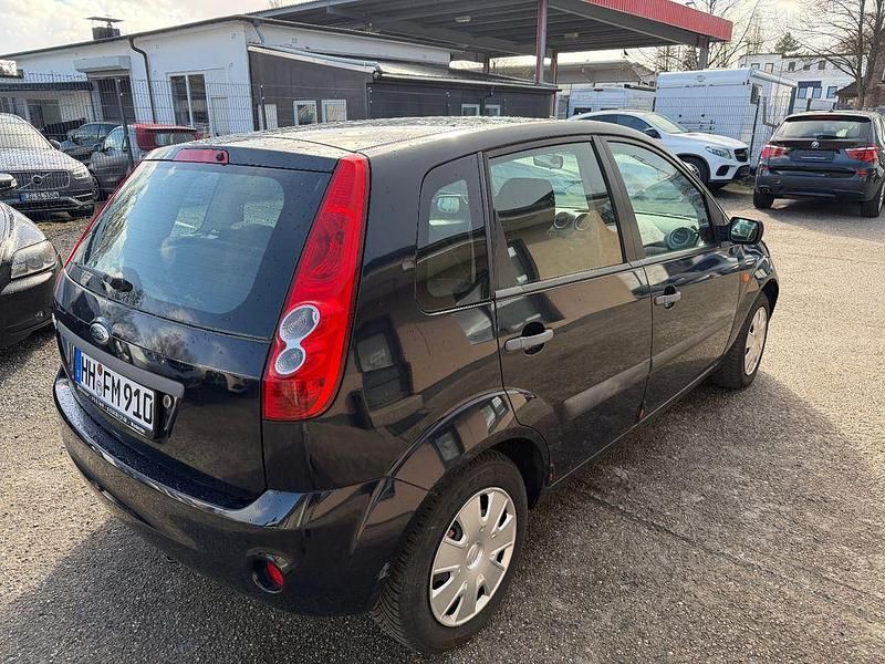 Używany Ford Fiesta Fun X 101 KM (74 kW) 2007 Niebieski Hatchback