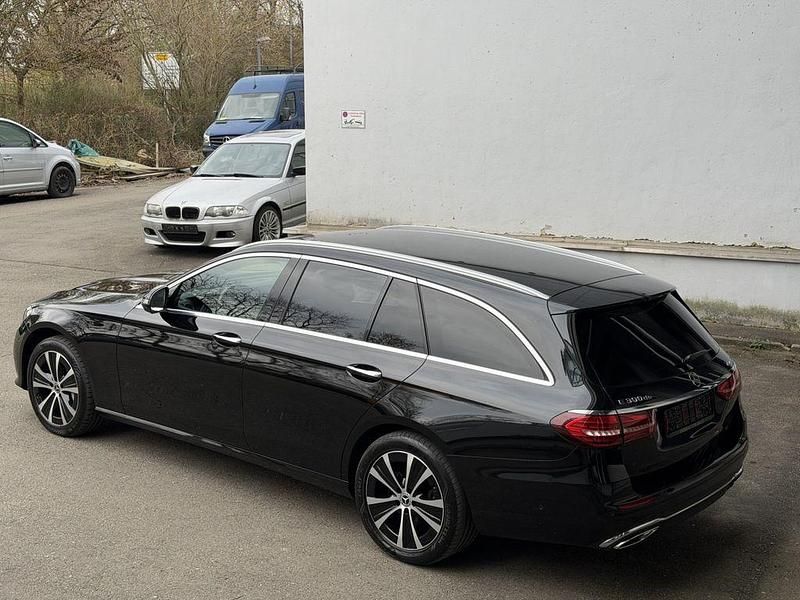 Gebraucht Mercedes E300 Avantgarde 194 PS (142 kW) 2022 Schwarz Limousine