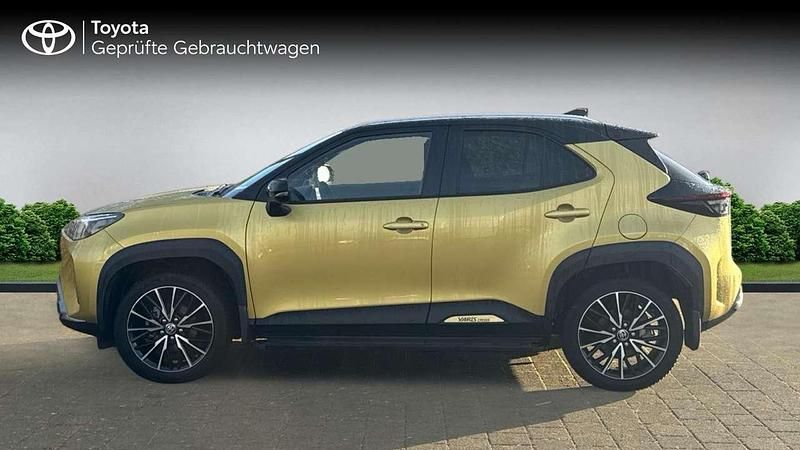 Gebraucht Toyota Yaris Cross 116 PS (85 kW) 2022 Brass gold met.(5c2)/ black SUV