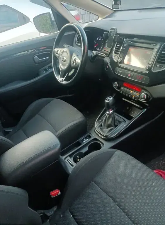 Gebraucht Kia Carens Spirit 141 PS (103 kW) 2015 Weiß Van / Kleinbus