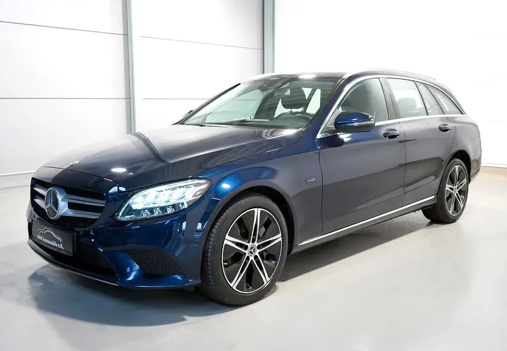Gebraucht Mercedes E300 Avantgarde 194 PS (142 kW) 2020 Blau Limousine