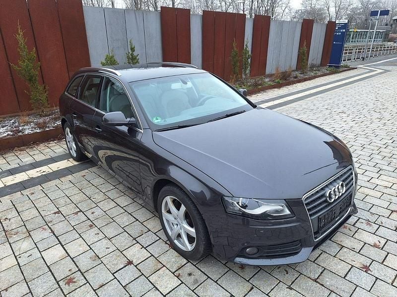 Grau Gebraucht 2010 Audi A4 Ambiente Kombi | 3.333 € (Superpreis) - Bild 1/4