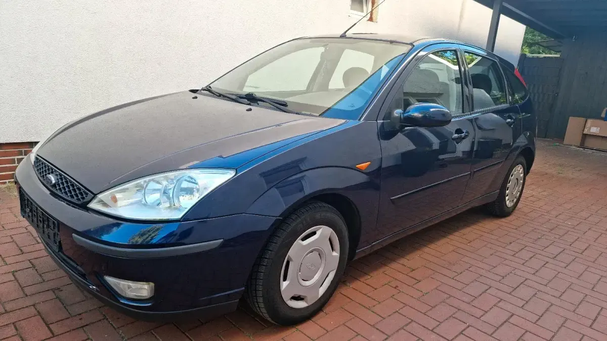 Gebraucht Ford Focus Ghia 115 PS (84 kW) 2001 Blau Kleinwagen