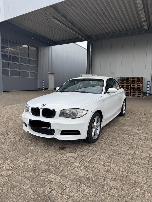 Weiß Gebraucht 2009 BMW 123 Coupé M Sport Coupé | 6.000 € - Bild 1/4