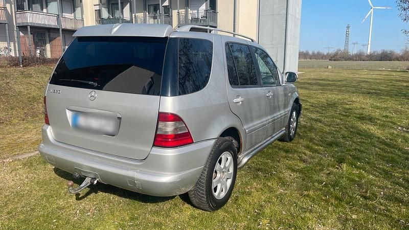 Gebraucht Mercedes ML320 218 PS (160 kW) 2001 Silber SUV
