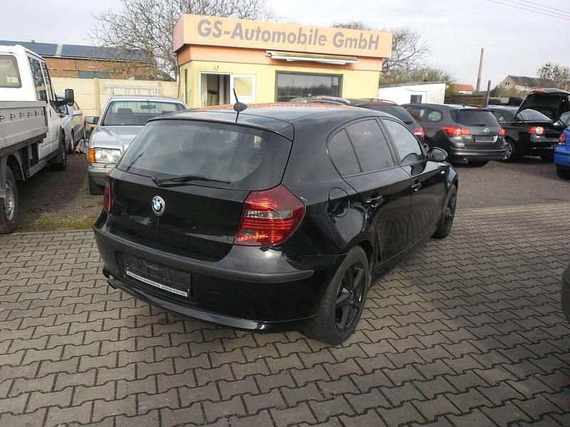 Gebraucht BMW 116 122 PS (89 kW) 2009 Schwarz Kleinwagen