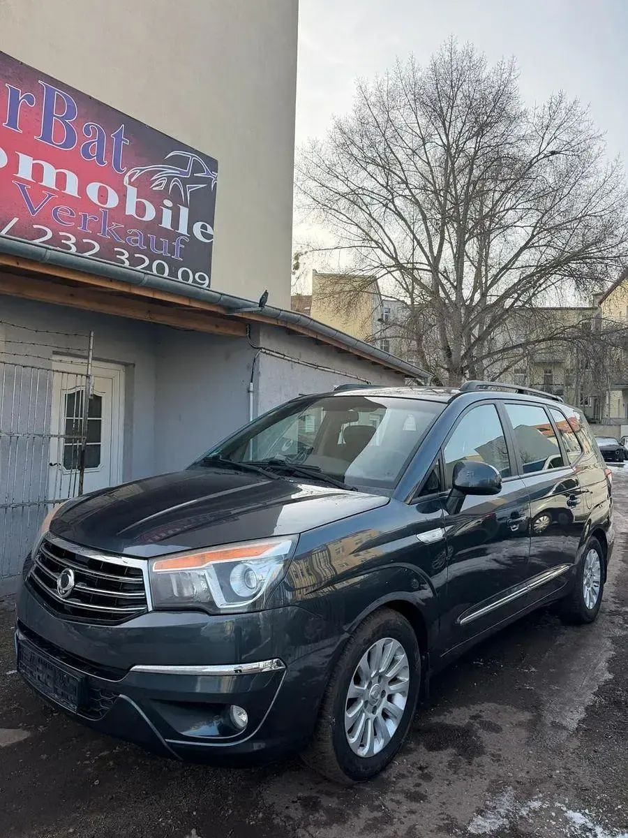 Gebraucht SsangYong Rodius Sapphire 155 PS (114 kW) 2015 Grau Van / Kleinbus