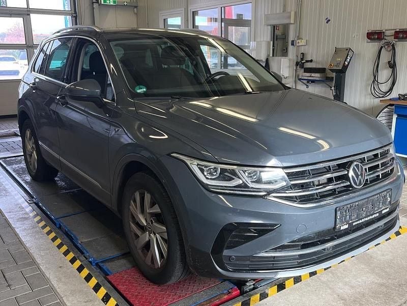Grau Gebraucht 2021 VW Tiguan Elegance SUV | 24.800 € (Superpreis) - Bild 1/4