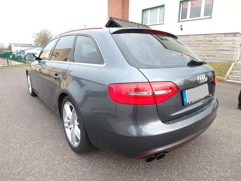 Usado Audi A4 S-Line 120 HP (88 kW) 2014 Cinzento Carrinha