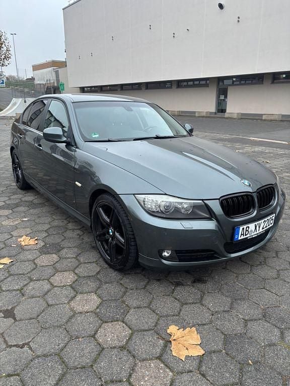 Gebraucht BMW 325 218 PS (160 kW) 2009 Limousine