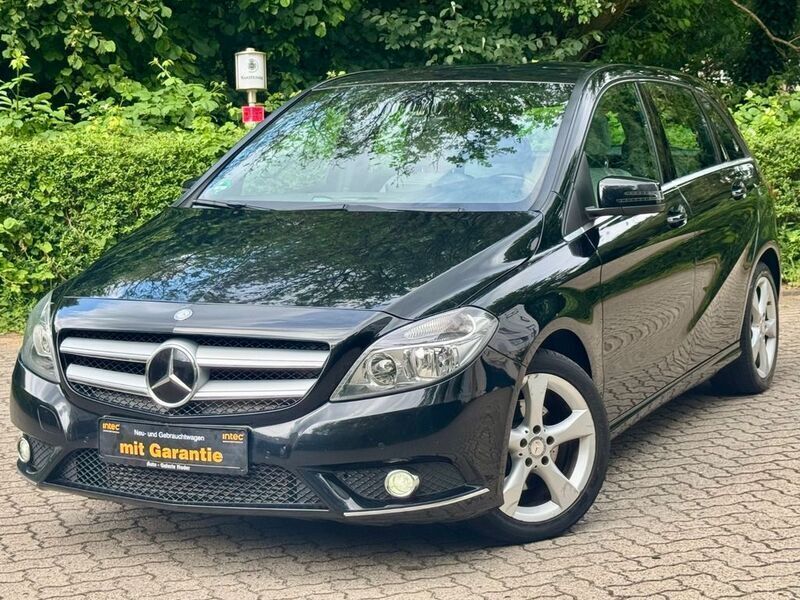 Schwarz Gebraucht 2014 Mercedes B180 Van / Kleinbus | 7.490 € (Guter Preis) - Bild 1/4
