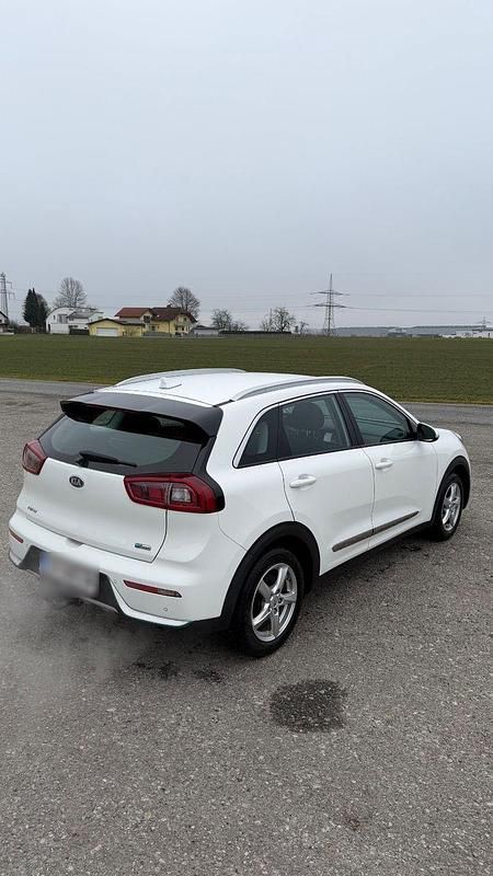 Gebraucht Kia Niro Silver 141 PS (103 kW) 2017 Weiß SUV