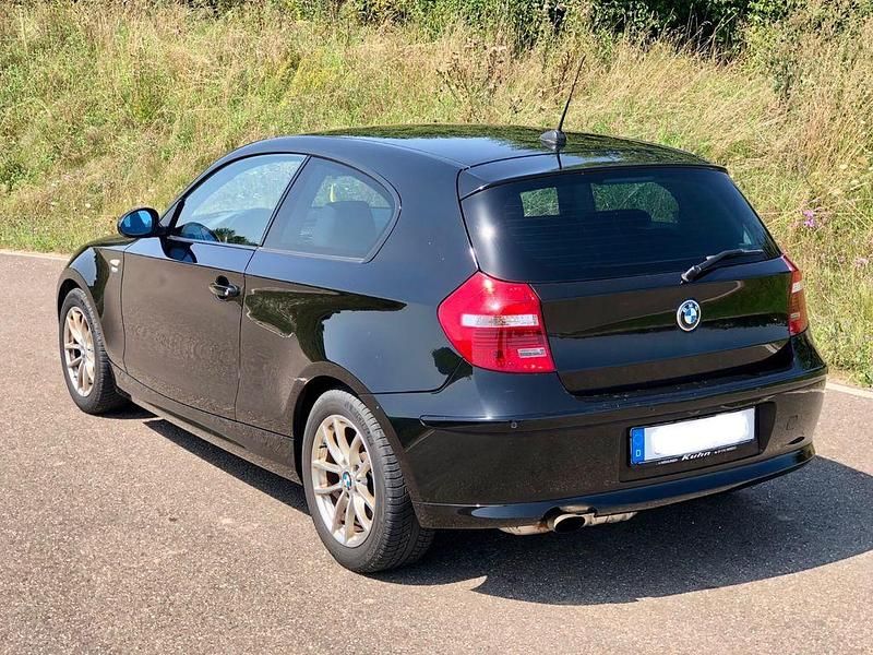 Gebraucht BMW 118 143 PS (105 kW) 2008 Schwarz Kleinwagen