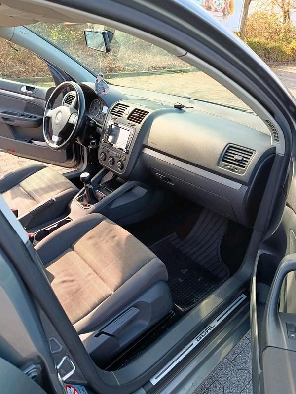 Gebraucht VW Golf V 102 PS (75 kW) 2006 Grau Kleinwagen