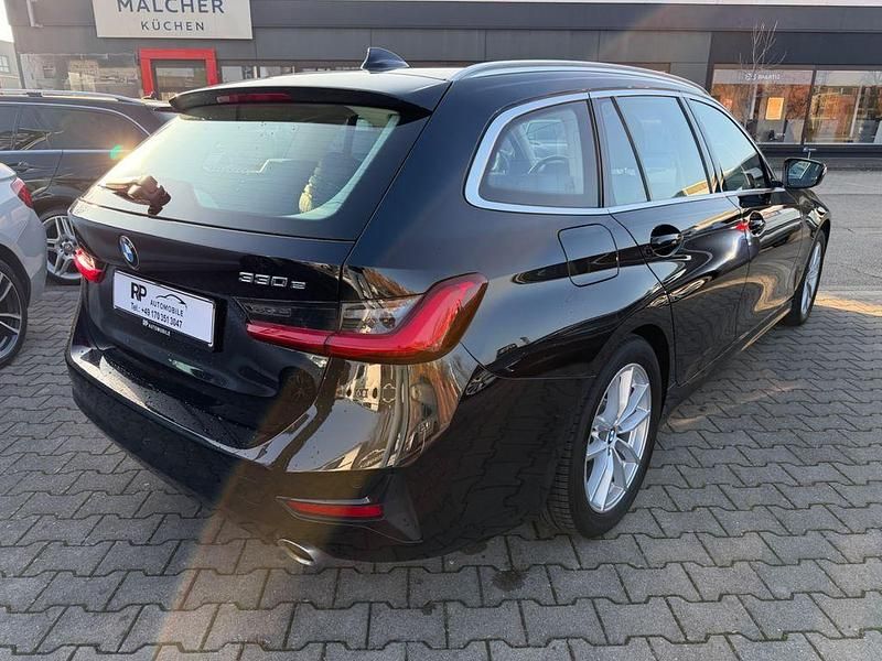 Gebraucht BMW 330e Advantage 292 PS (214 kW) 2021 Schwarz Kombi
