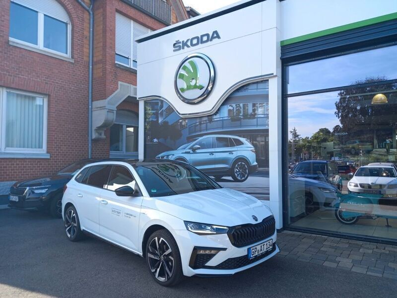 Moonweiss metallic Gebraucht 2024 Skoda Scala Monte Carlo Kleinwagen | 28.190 € (Teuer) - Bild 1/4