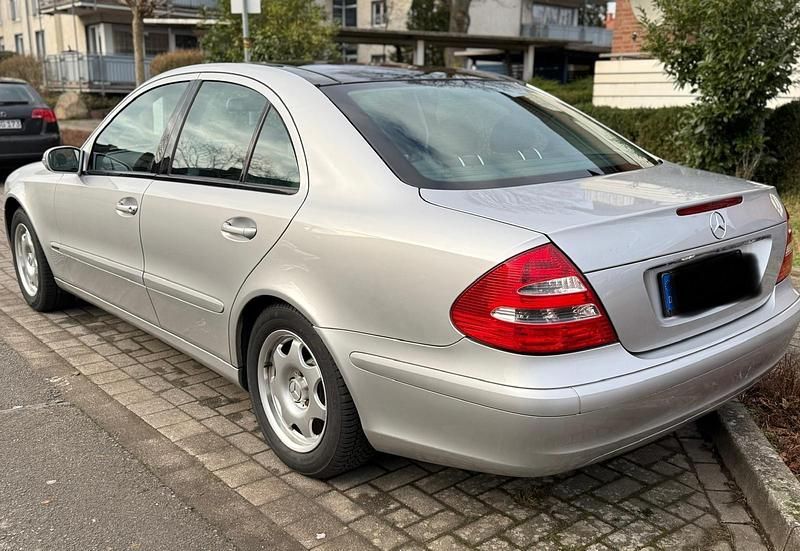 Gebraucht Mercedes E200 163 PS (119 kW) 2004 Silber Limousine
