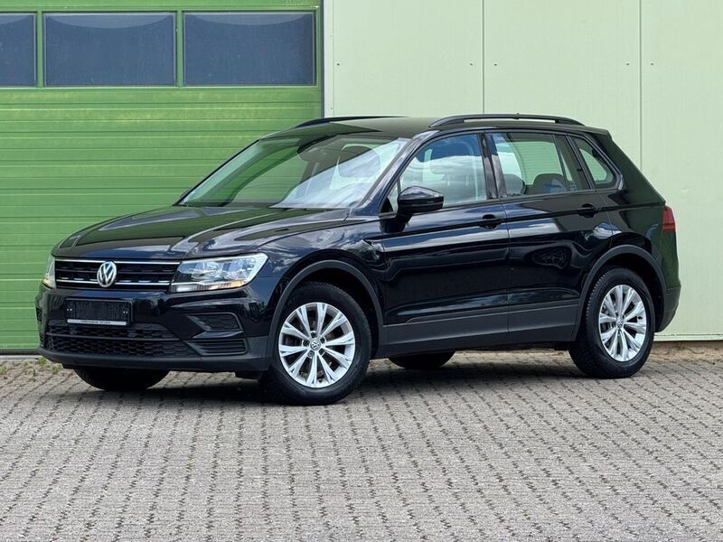 Schwarz Gebraucht 2017 VW Tiguan Trendline SUV | 11.395 € (Teuer) - Bild 1/4