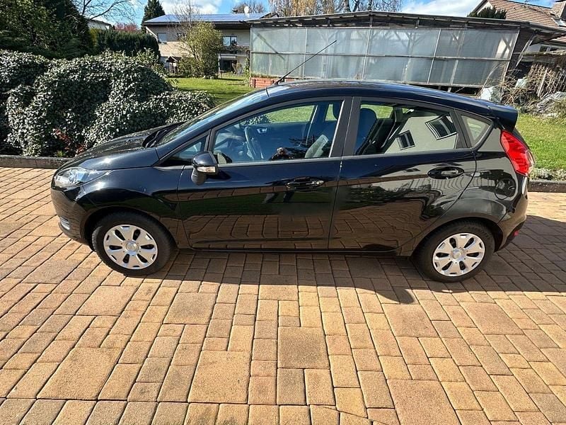 Gebraucht Ford Fiesta Trend 82 PS (60 kW) 2016 Schwarz Kleinwagen