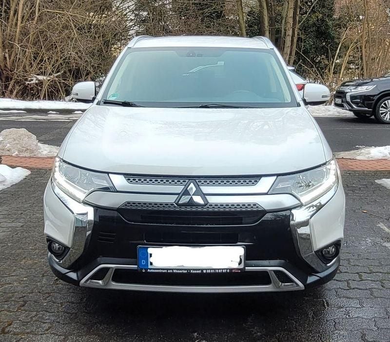 Gebraucht Mitsubishi Outlander 150 PS (110 kW) 2020 Weiß SUV