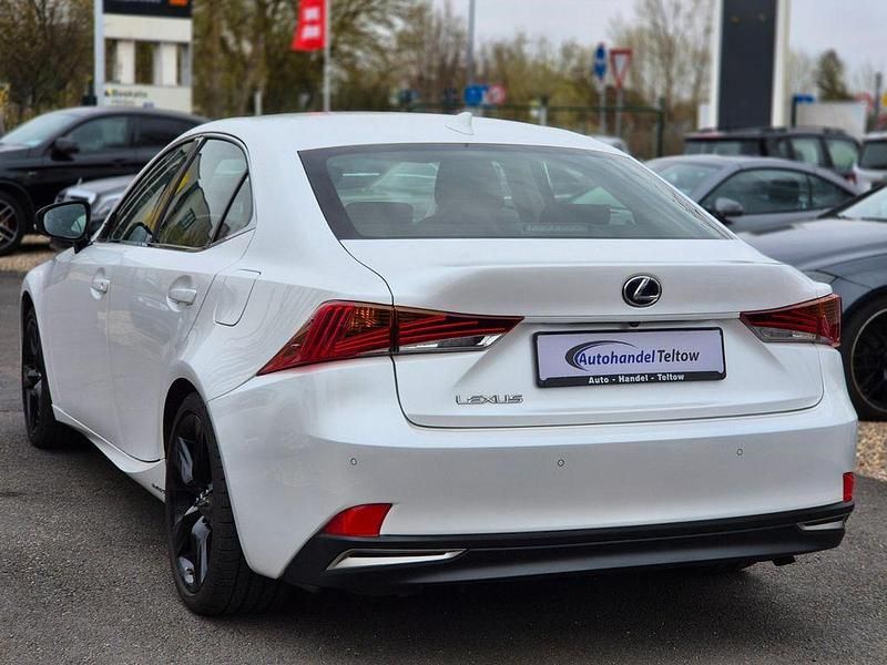 Gebraucht Lexus IS300h 181 PS (133 kW) 2018 Weiß Limousine