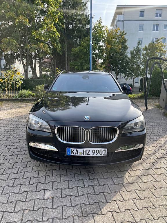 Schwarz Gebraucht 2009 BMW 750 Performance Limousine | 11.499 € (Fairer Preis) - Bild 1/4
