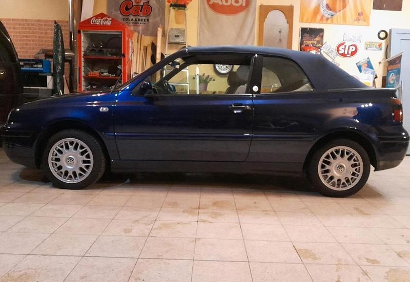 Gebraucht VW Golf 115 PS (84 kW) 2003 Blau Cabrio