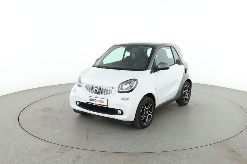 Weiß Gebraucht 2018 Smart ForTwo Coupé Basis Kleinwagen | 16.690 € (Etwas zu teuer) - Bild 1/4