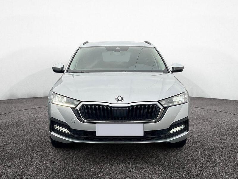 Brilliantsilber Gebraucht 2023 Skoda Octavia Ambition Kombi | 24.790 € (Superpreis) - Bild 1/4