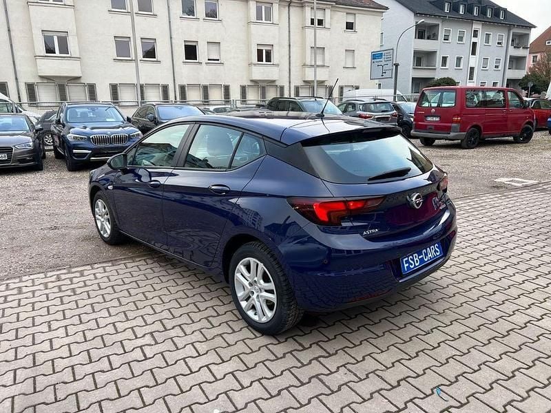Gebraucht Opel Astra Selection 105 PS (77 kW) 2016 Blau Limousine