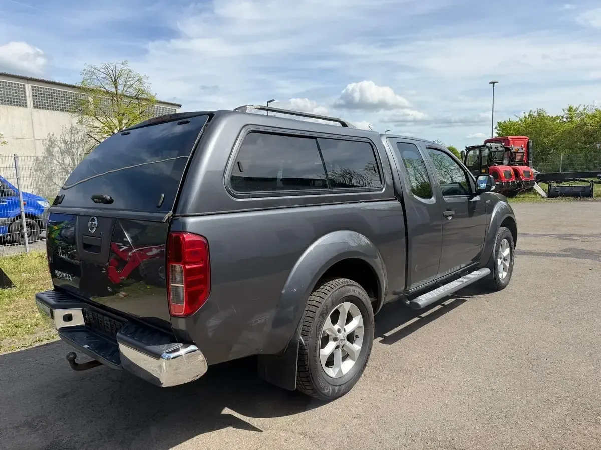 Gebraucht Nissan Navara SE 190 PS (139 kW) 2011 Grau Pickup