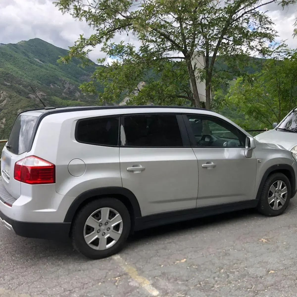 Gebraucht Chevrolet Orlando LT 131 PS (96 kW) 2012 Silber Van / Kleinbus